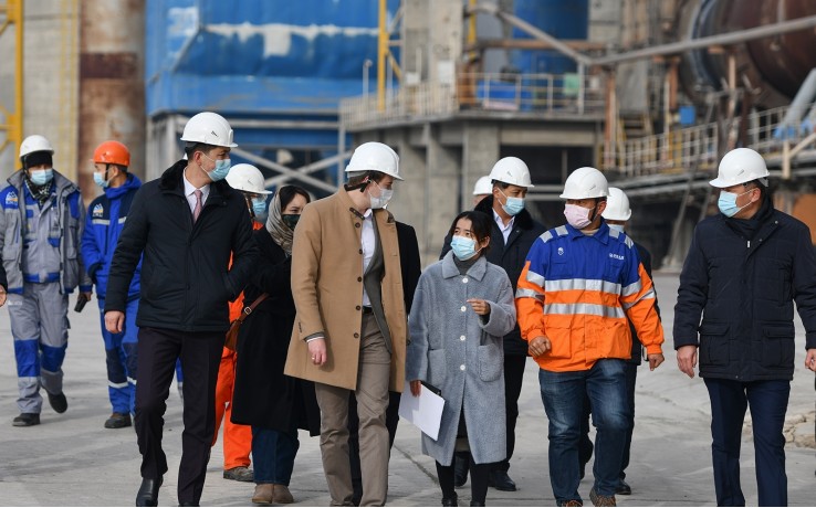 Новиков предложил развивать в Баткенской области промышленный и табачный кластеры