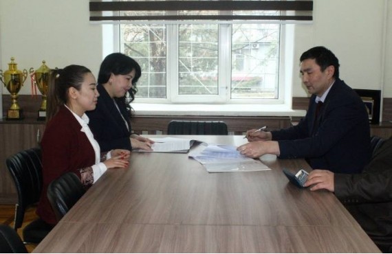 Signing of a Memorandum of Cooperation between the "Research Center for Logistics and Public Procurement in the Kyrgyz Republic" at the Department of "Logistics" KSTU named after I. Razzakov and the Training Center of the Ministry of Economy and Finance of the Kyrgyz Republic.